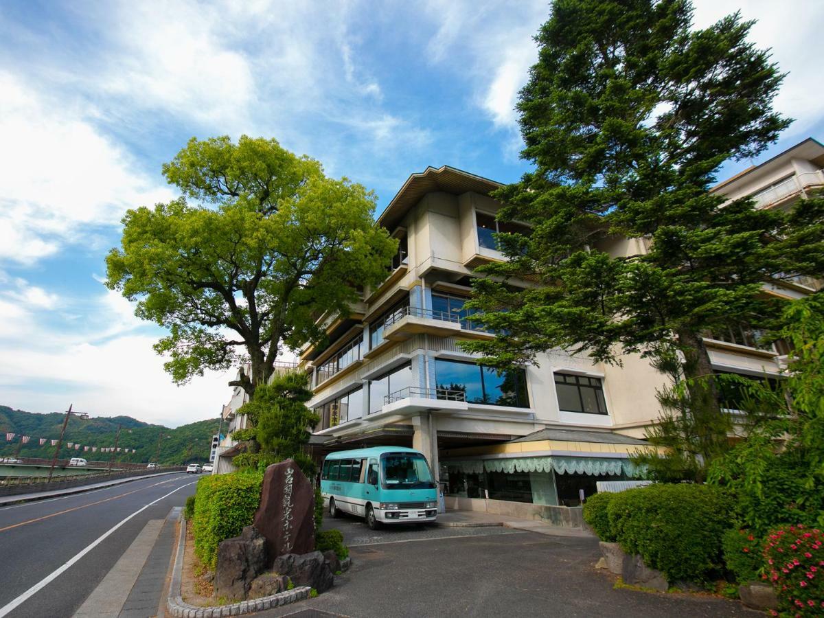 Iwakuni Kokusai Kanko Hotel Exterior foto