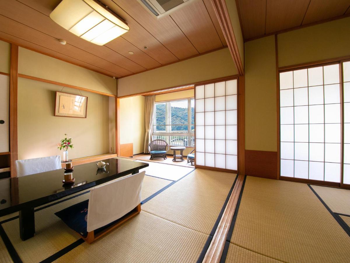 Iwakuni Kokusai Kanko Hotel Exterior foto