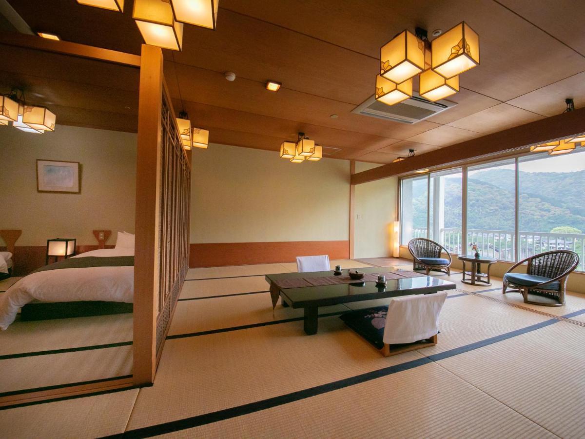 Iwakuni Kokusai Kanko Hotel Exterior foto