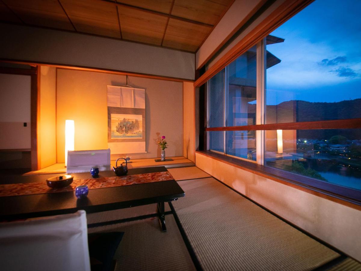 Iwakuni Kokusai Kanko Hotel Exterior foto